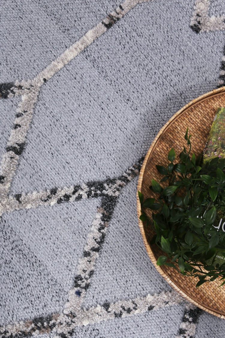 Nefeli Anthrasite Diamond Rug