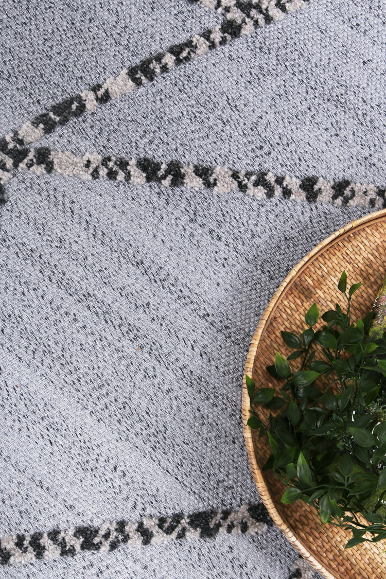 Nefeli Grey Anthrasite Geometric Rug
