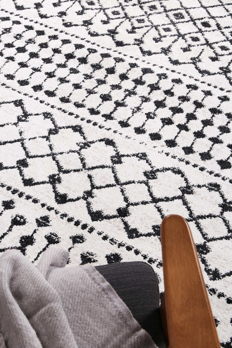 Ermina Tribal Black White Rug