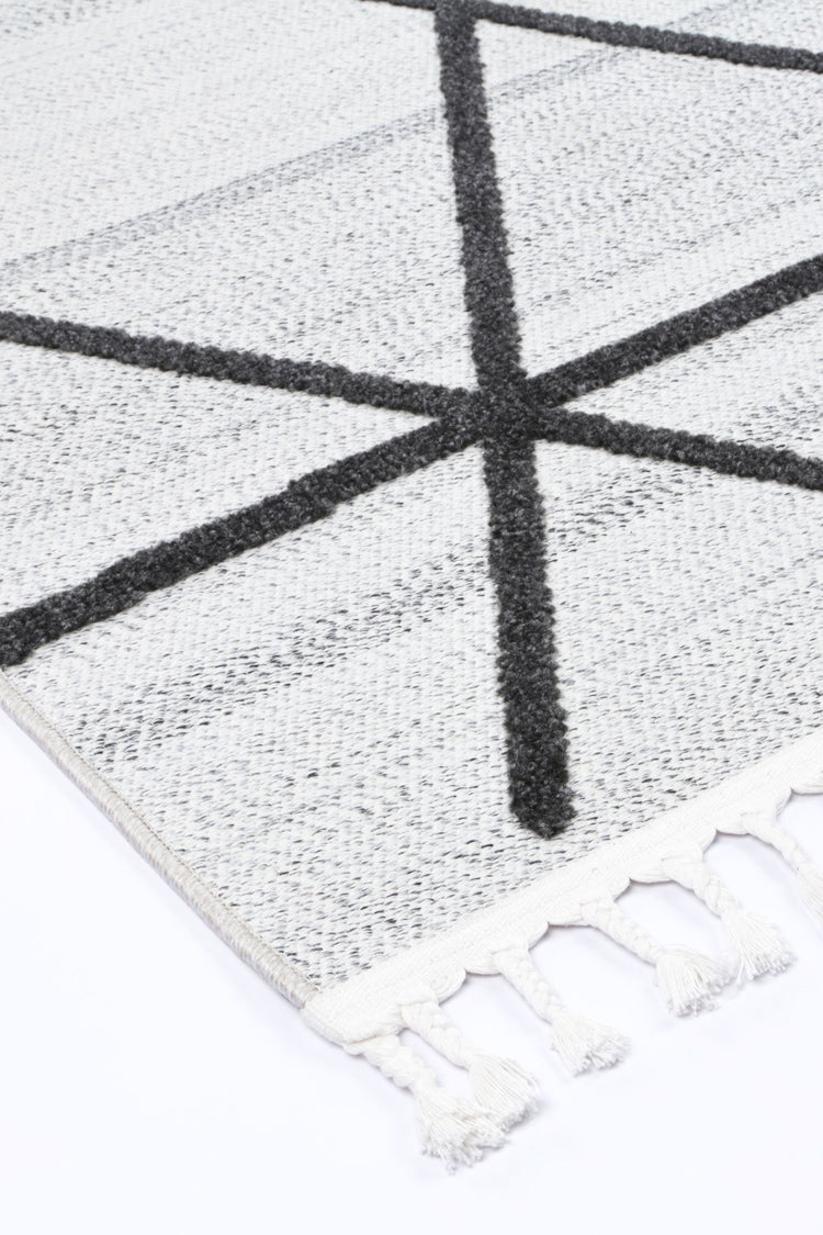 Nefeli Cream Anthrasite Diamond Rug